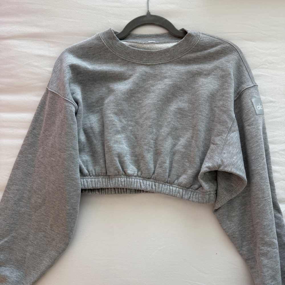 ALO Yoga Heather Gray Cropped Sweater